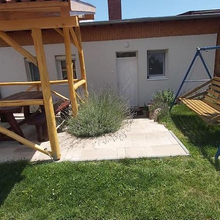 Lali Apartman Balatonudvari Exterior foto