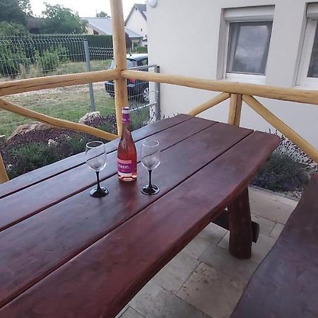 Lali Apartman Balatonudvari Exterior foto